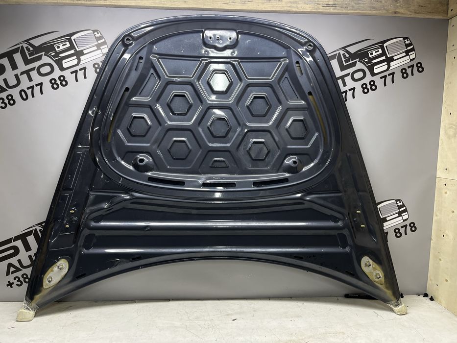 Капот Tesla Model 3