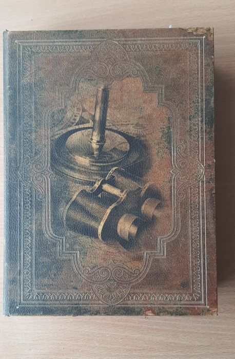 Книга-шкатулка з фанери