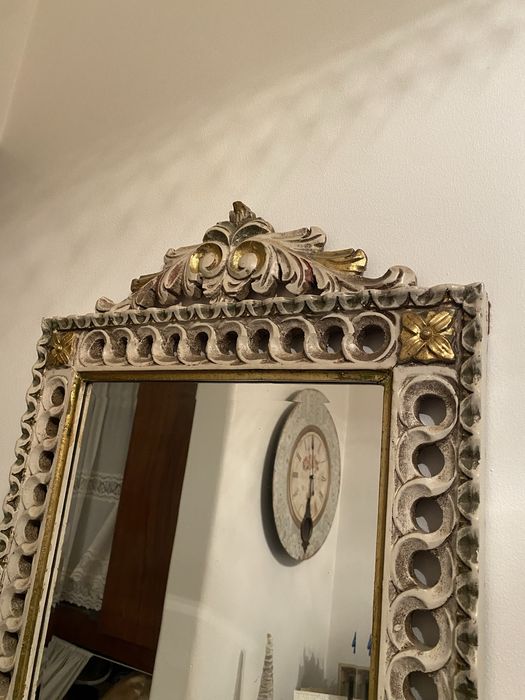 Mesa de apoio com espelho detalhados