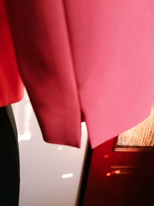 Krótki ciemnoróżowy żakiet roz. 36