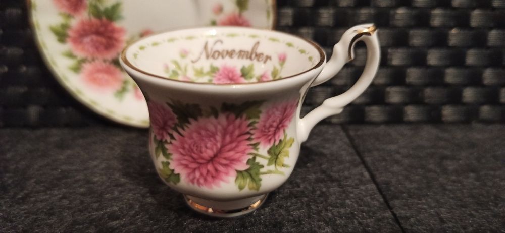 Porcelana Anglia Royal Albert Chryzantema, Listopad  DUO