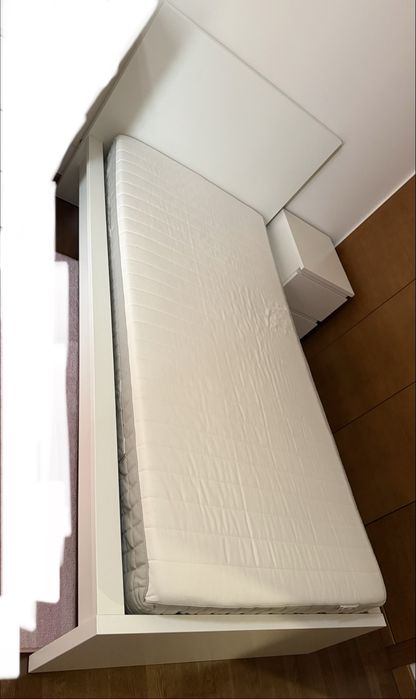 Cama de solterio com estrado e colchão (criança)