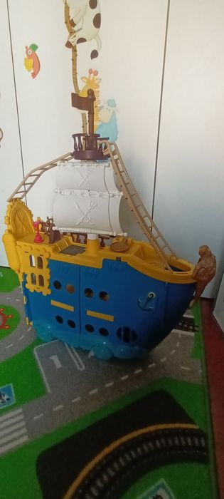 Colossal Sea Vessel from the "Jake and the Never Land Pirates" Series64750799226114120