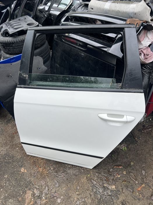 Двері передні задні праві ліві Passat B6 пассат б6