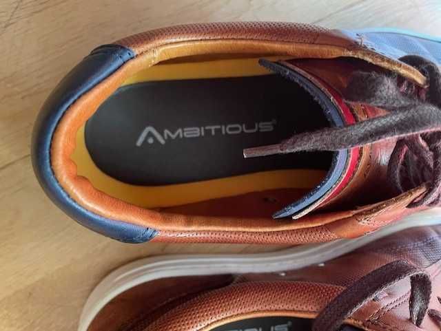 Sapatilhas Ambitious tamanho 43