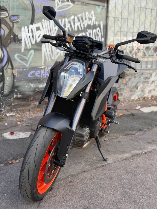 Мотоцикл KTM 1290 Super Duke R 2016 рік