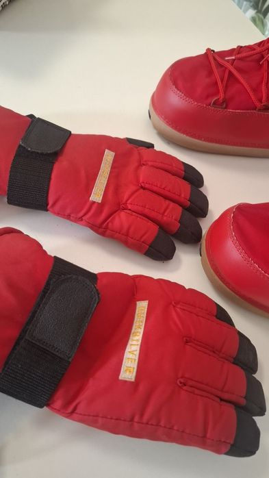 Botas e luvas de neve452887456284692484