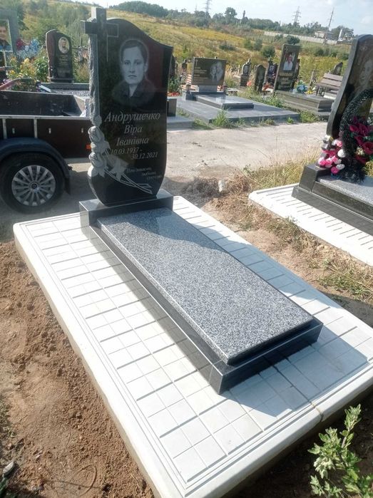Виготовлення та встановлення пам'ятників  з граніту та крихти