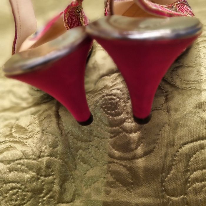 Buty niskie szpilki r. 40 ? brokatowe cekiny czerwone złote