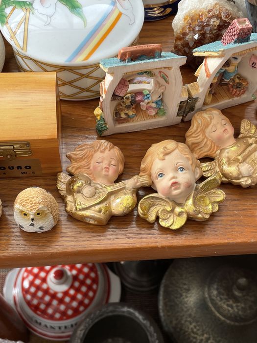 Various trinkets64286364451842127