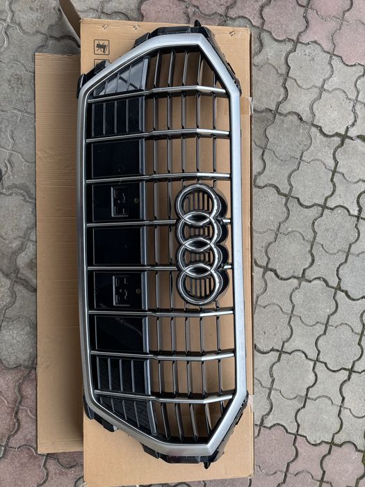 Решетка радиатора Audi Q3 F3   83G853651A