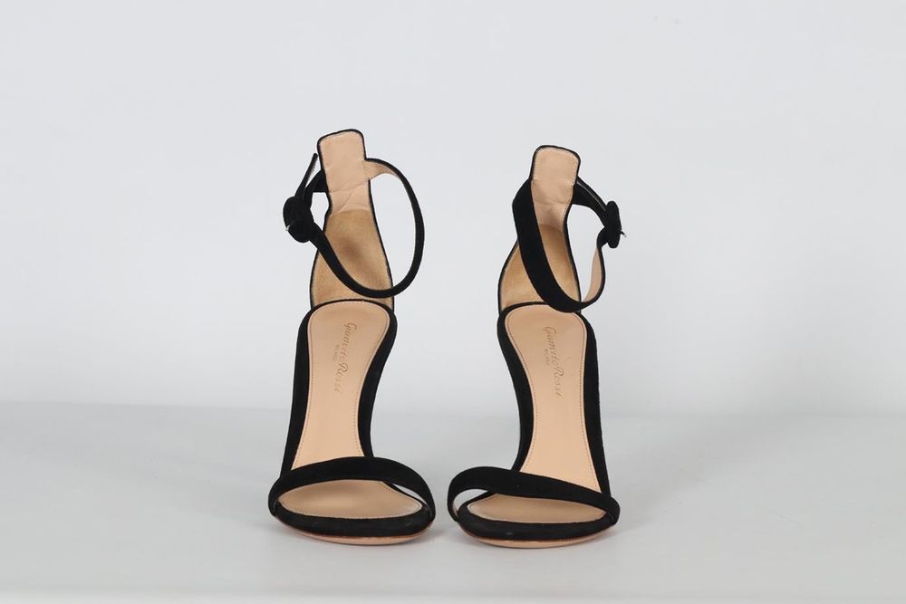 Przepiękne nowe sandałki zamszowe Gianvito Rossi