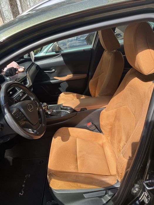 Lexus UX2020 1 покоління