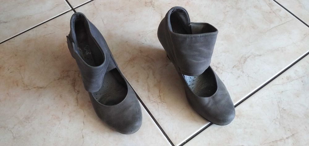 Sprzedam buty damskie, rozm. 38