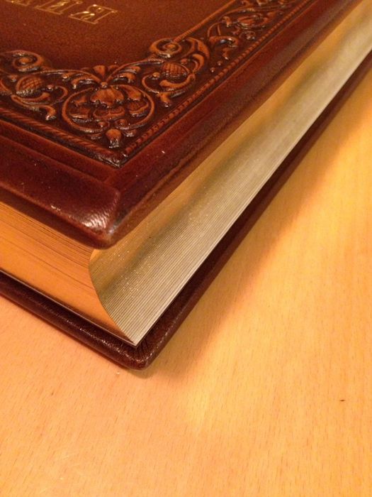 Библия с гравюрами Гюстава Доре.