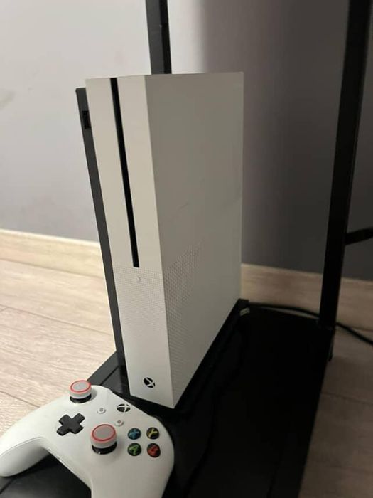 Продам xbox one S 512GB