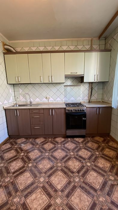 Продам 3 кімнатну квартиру( початок пр-т Миру )