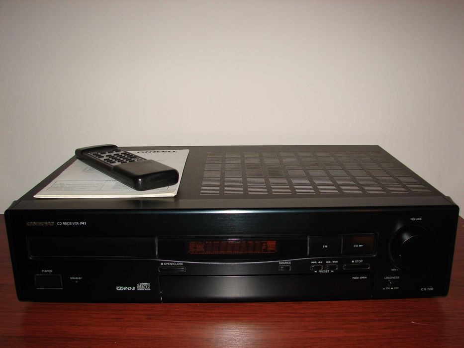 Amplituner z CD ONKYO CR-70R Czarny