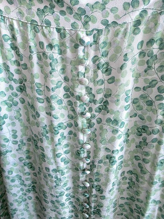 Saia midi verde e branca H&M 100% viscose, tamanho 36