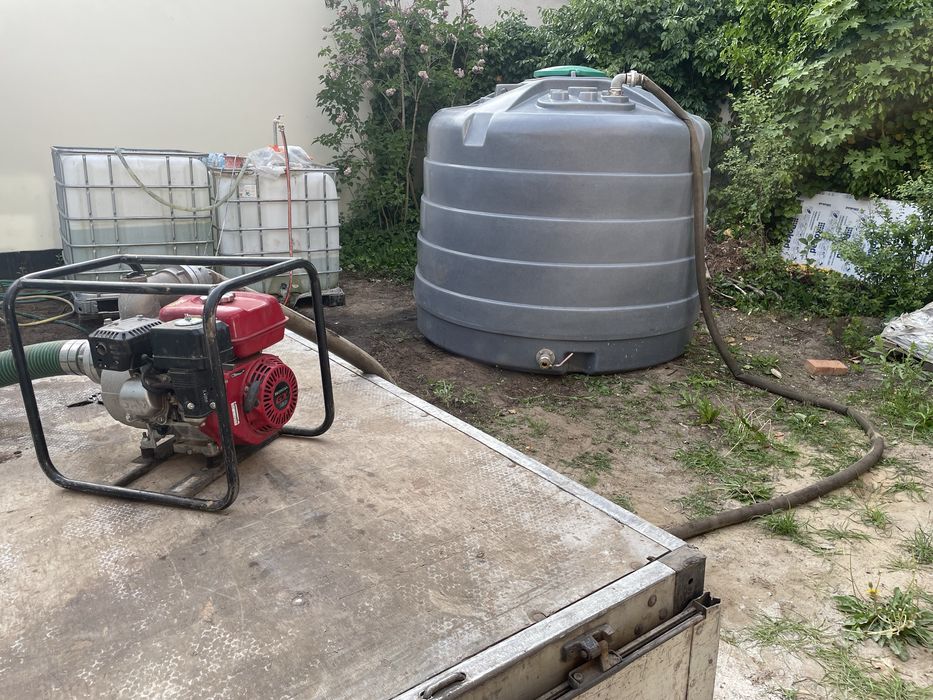 Dostawa wody , woda w zbiornikach