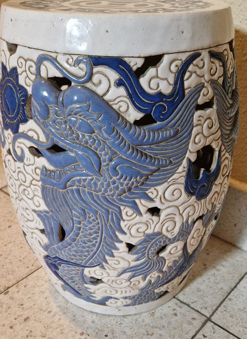 Oryginalny PUF ceramiczny orientalny wzorem smoków niebiesko biały