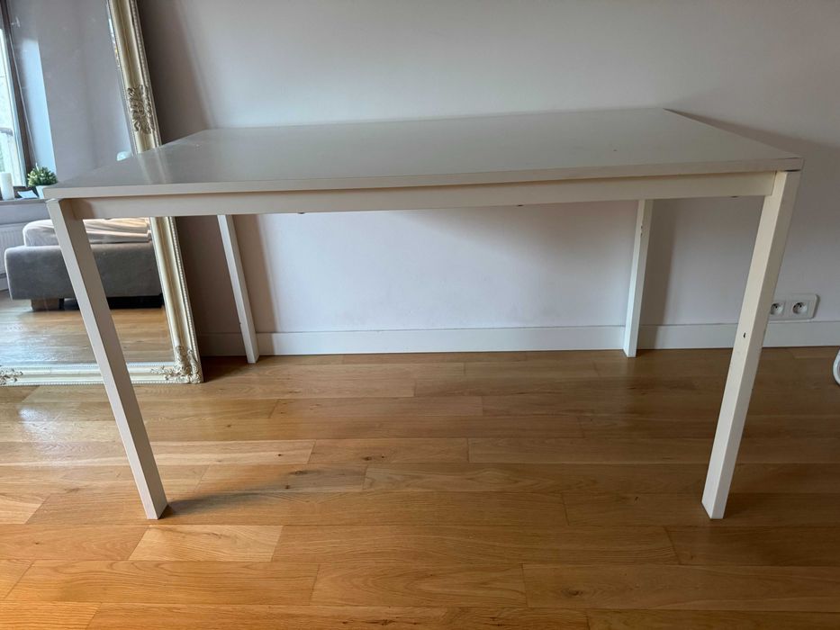 Bialy stół IKEA