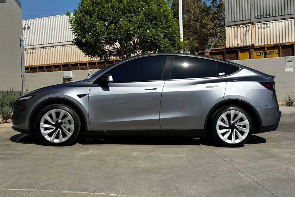 Tesla Model Y      2026
