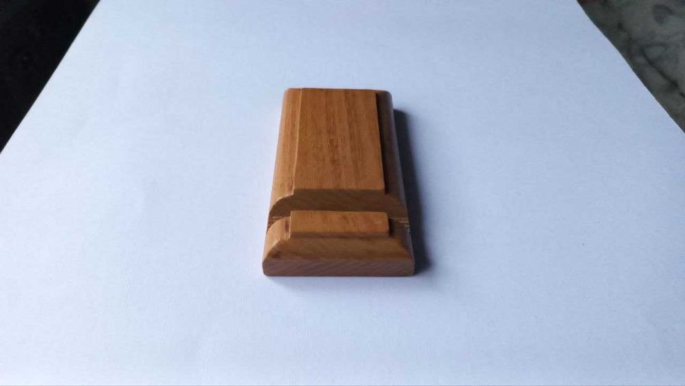 Підставка для телефона з дуба