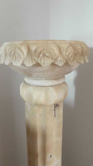Coluna / Pedestal em Mármore Maciço