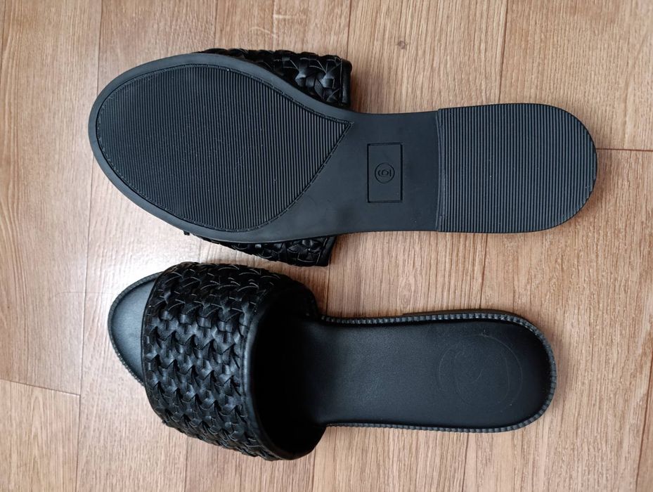 Женские шлепанцы