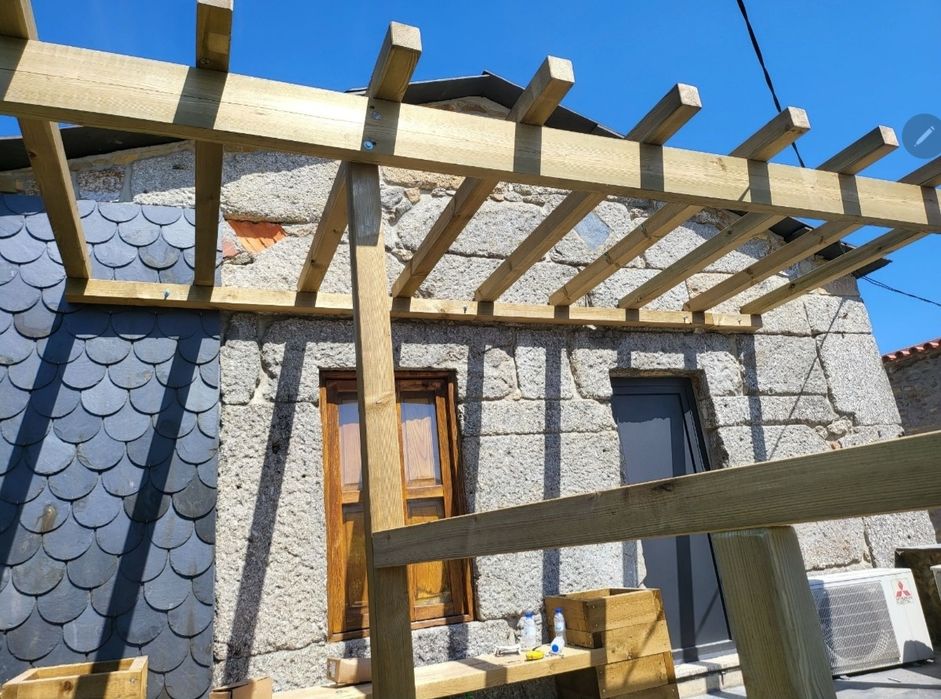 Deck's piscinas terraços, pergulas,telheiros,vedações,alpendres.