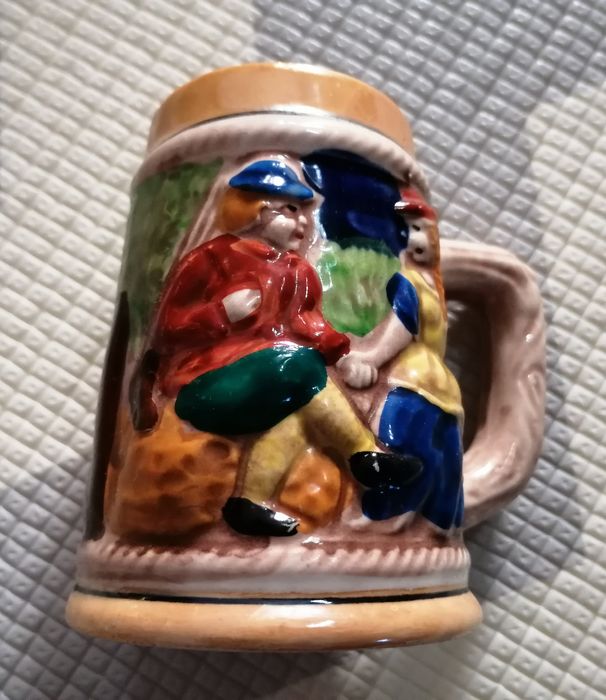 Sprzedam stare miniaturki kufli.