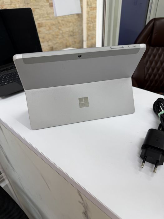 Microsoft Surface go 2 4/64 с клавиатурой