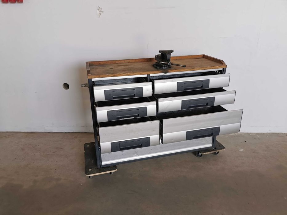 Szafka regał z szufladami na narzędzia do warsztatu garażu kampera bus