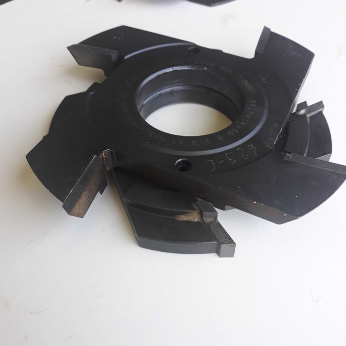 Freses para tupias ou moluradouras