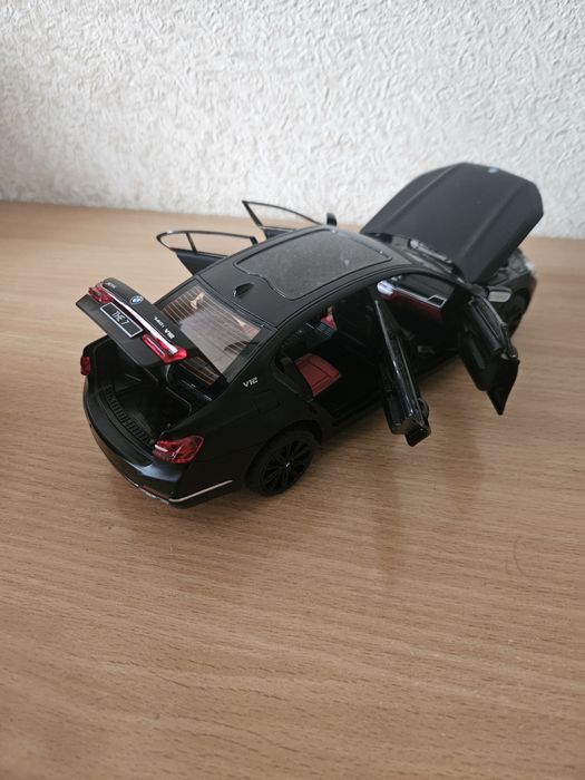 Модель bmw  7 1:24