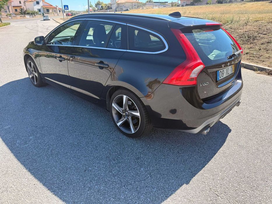 Carro Volvo V60 R-Design