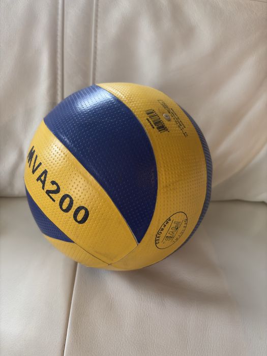 Piłka do siatkówki Mikasa MVA 200