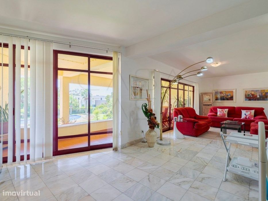 Apartamento T2+1 com Terraço Coberto e Vista para Lago e Piscina | ...