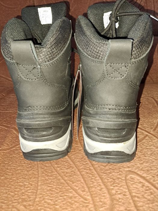 Продам зимові водонепроникні черевики Spray Way.