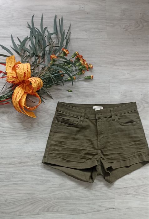 H&M Olive green cuffed shorts stretch cotton size 8 oliwkowe szorty 36