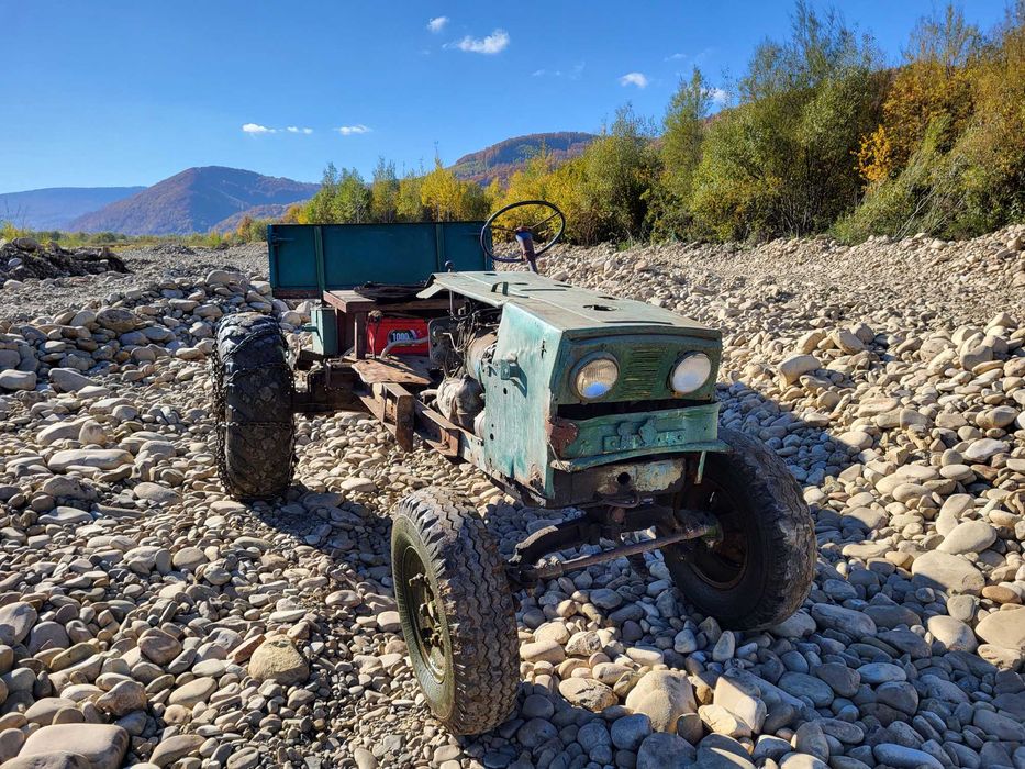 Продам саморобний трактор з прицепом.