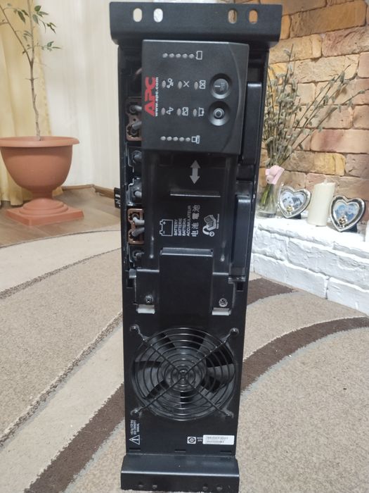 APC Smart UPS surt 3000xl Безперебійник