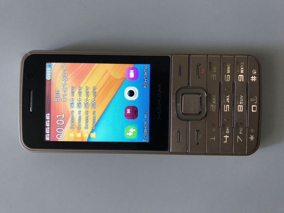 Мобільний телефон на 4 сімкарти