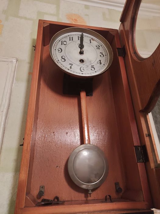 Продам настінний годинник