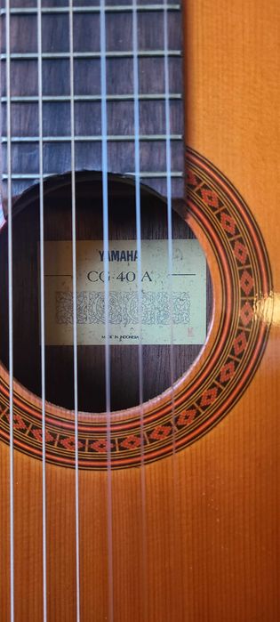 Guitarra Clássica Yamaha CG-40 A – Boa Condição + Cordas Novas [Inclui capa de transporte]