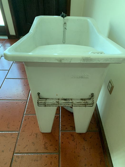 Tanque lavar roupa leve, em bom estado