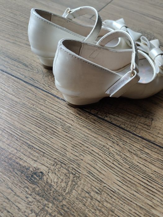 Buty z kokardą ecru 27