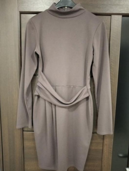 Плаття осіннє до коліна