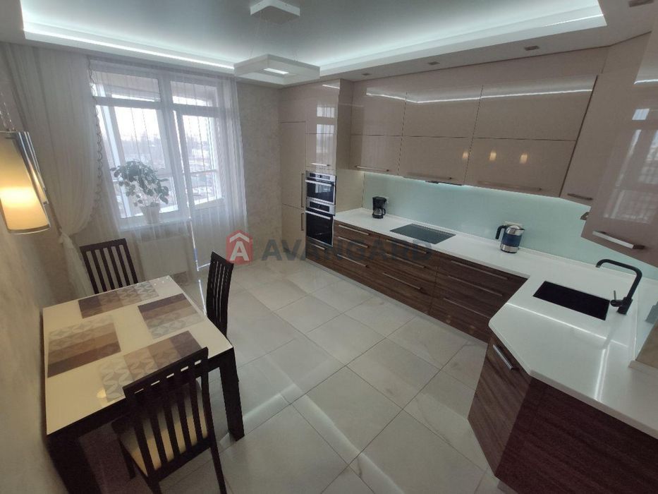 Продаж 2к квартира з дизайнерським ремонтом, пров Коломийський 17/31А